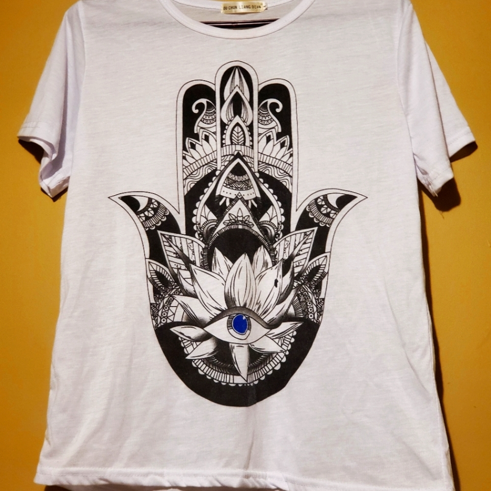 Large white tshirt "ou chun liang dian"
